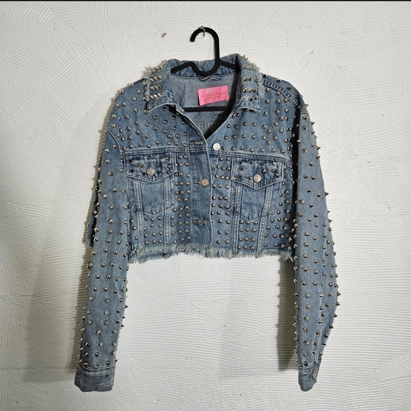 *Riverdale Wardrobe* Azalea Wang Distressed Studded Cropped Denim Jacket - Picture 4 of 9